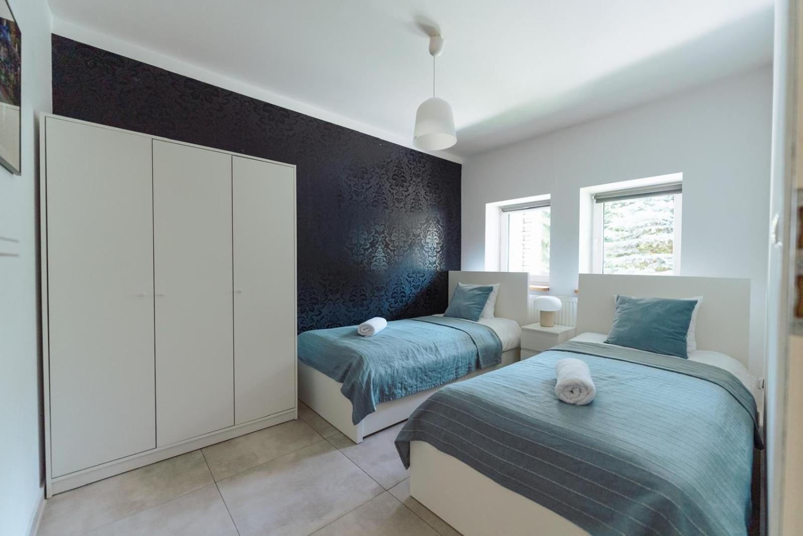 Wake Villa Brwinow Экстерьер фото