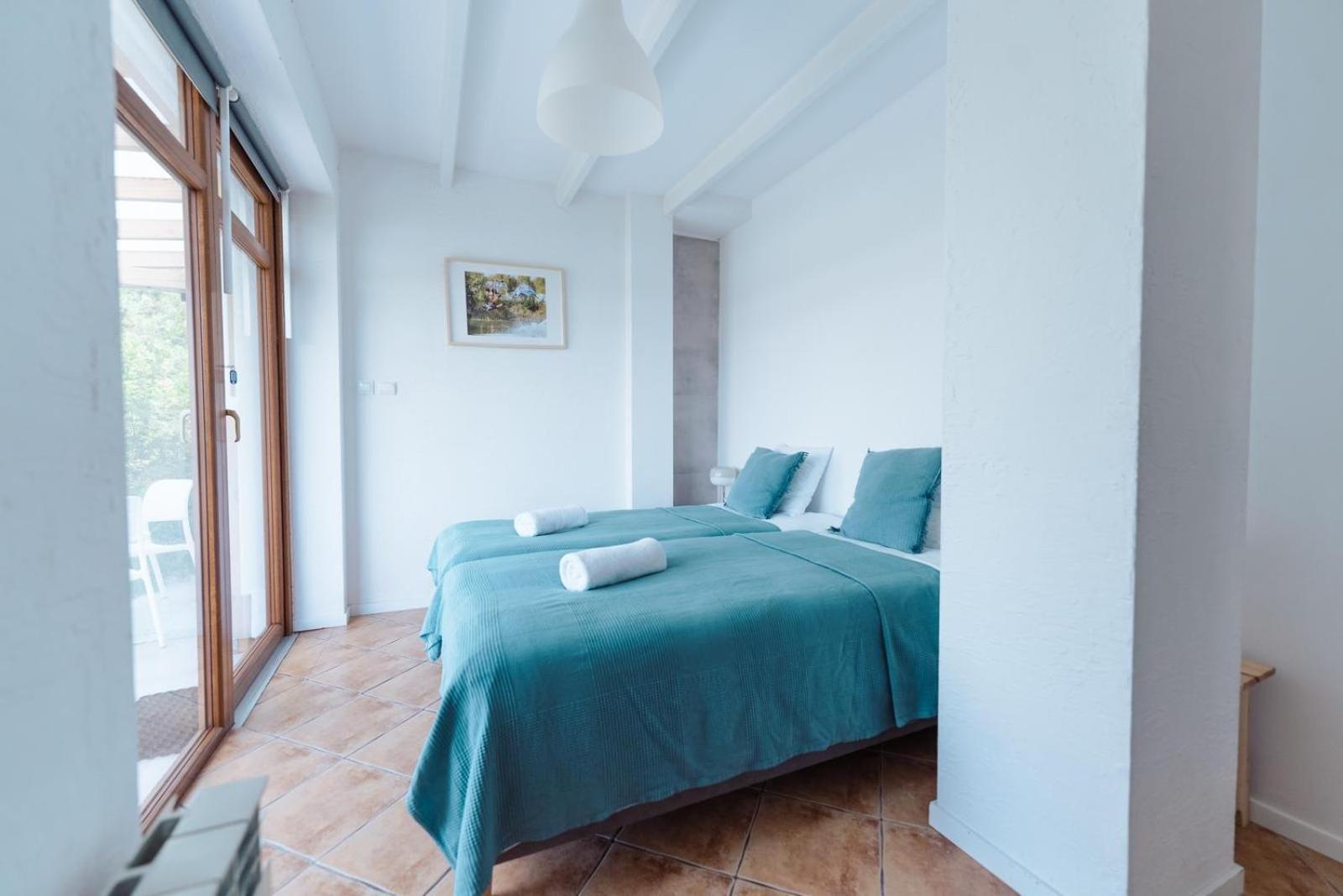Wake Villa Brwinow Экстерьер фото