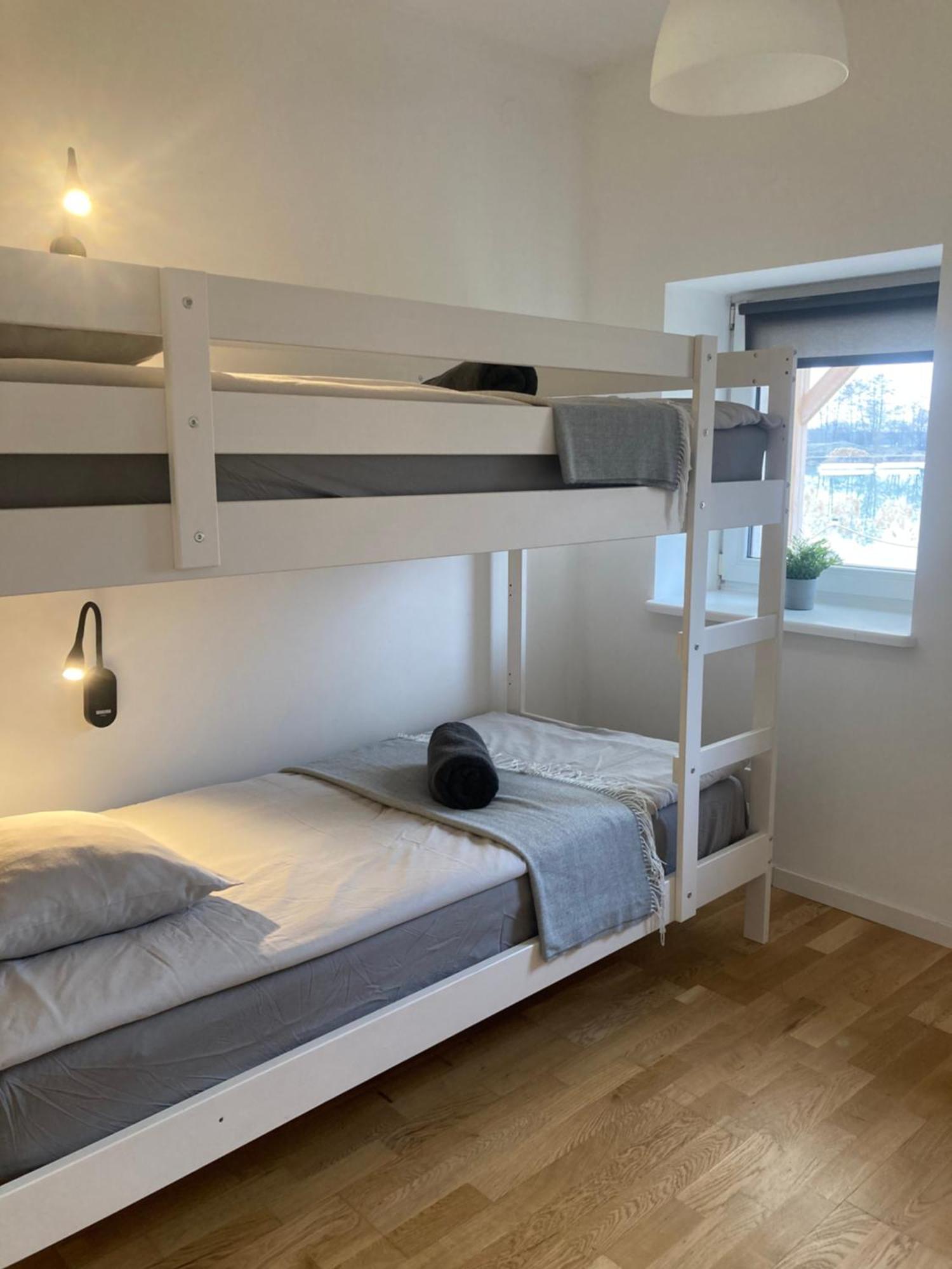 Wake Villa Brwinow Экстерьер фото