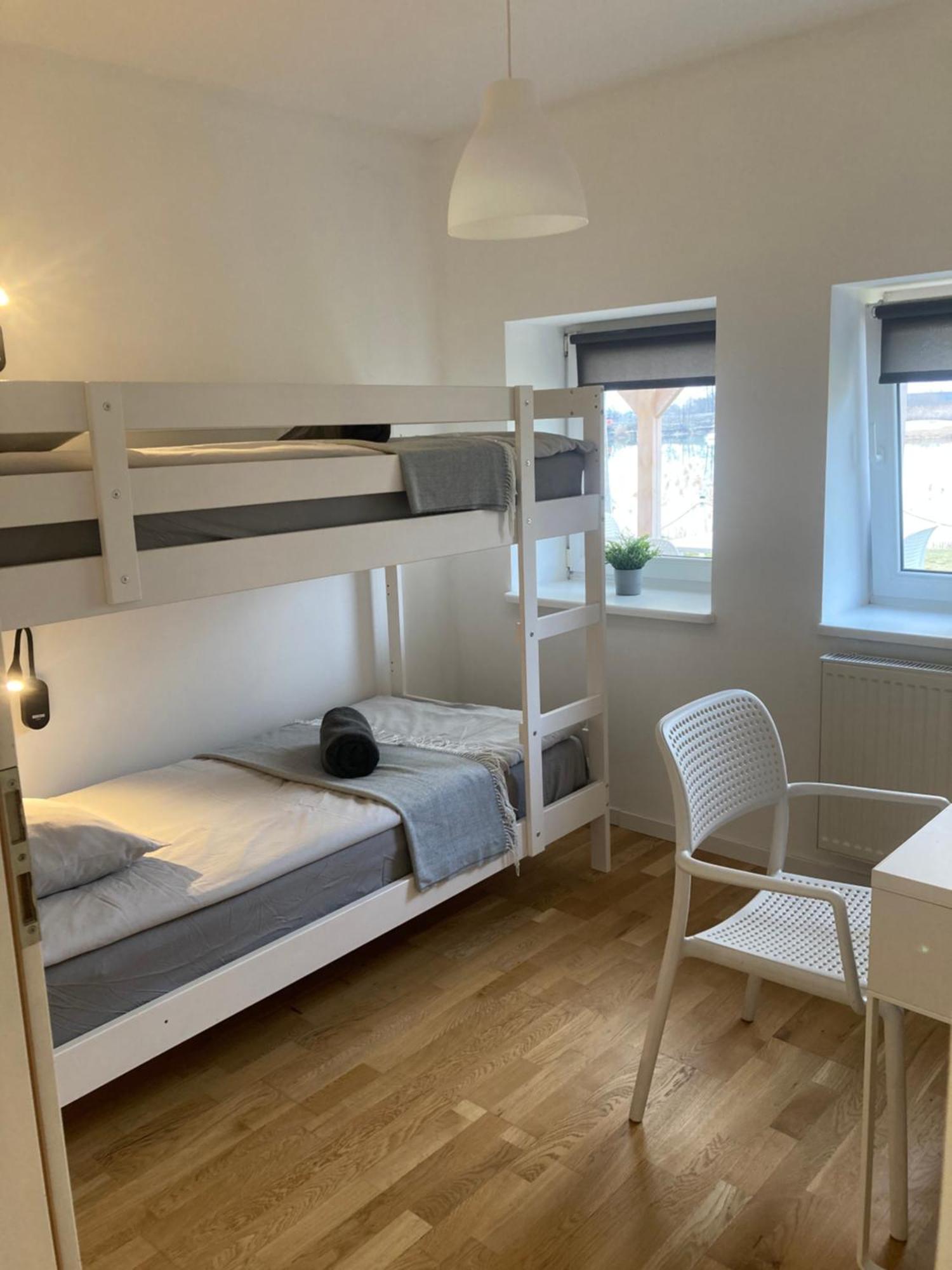 Wake Villa Brwinow Экстерьер фото